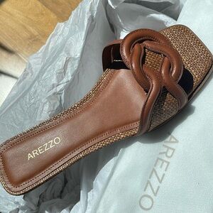 Brown AREZZO Sloan Flat Sandals size 6 in color Roast Caramel TAN Raffia Slides